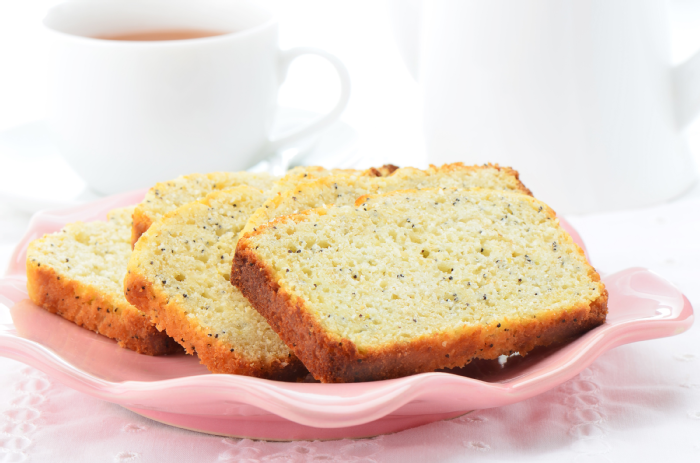 Lemon and poppyseed cake